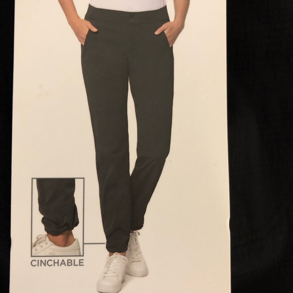 Kirkland ladies pants mid rise adjustable ankle toggle. Size 4
